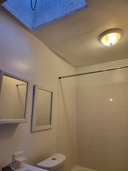 Building Photo - 119 E Mt Airy Ave