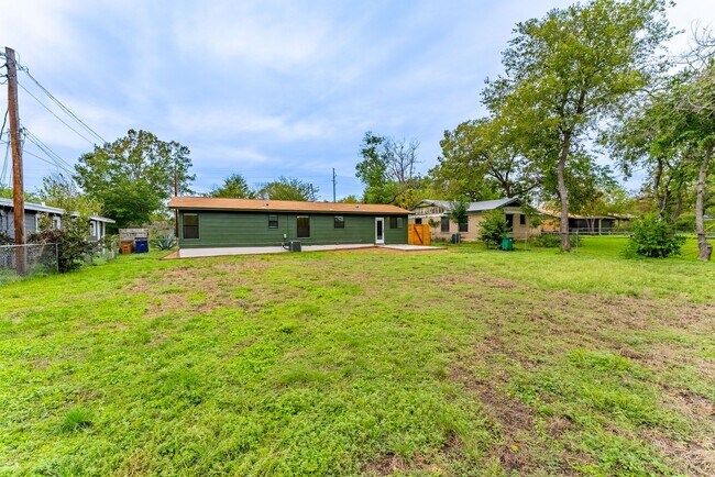 Building Photo - Incredible Windsor Park location right in the heart of Austin!