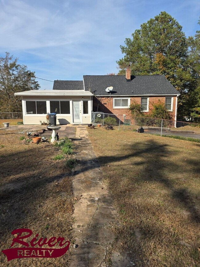 Building Photo - Brick home in Augusta!