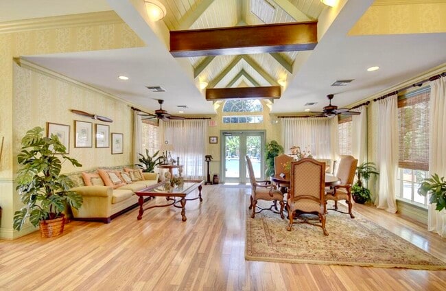 Building Photo - 1050 Crystal Way