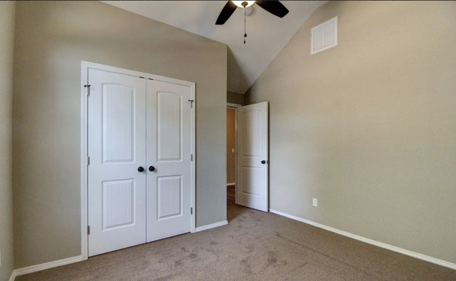 Building Photo - 3 Bedroom Springfield Home in Willard School Districts with Fenced in Yard