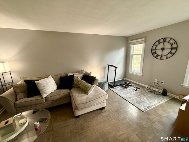 Building Photo - 527 Hilliard St