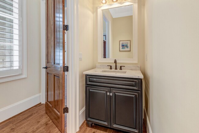 Building Photo - 5014 Mountview Pl