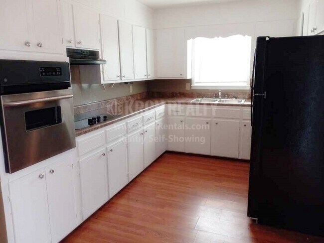 Building Photo - Lovely 3 bedroom, 2 bathroom home!