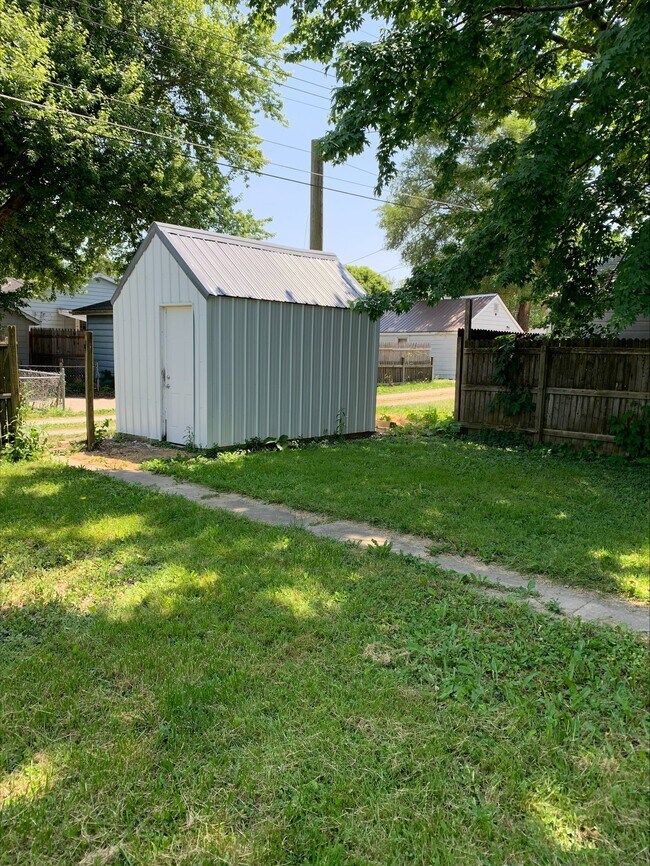 Building Photo - 3110 S Pershing Dr