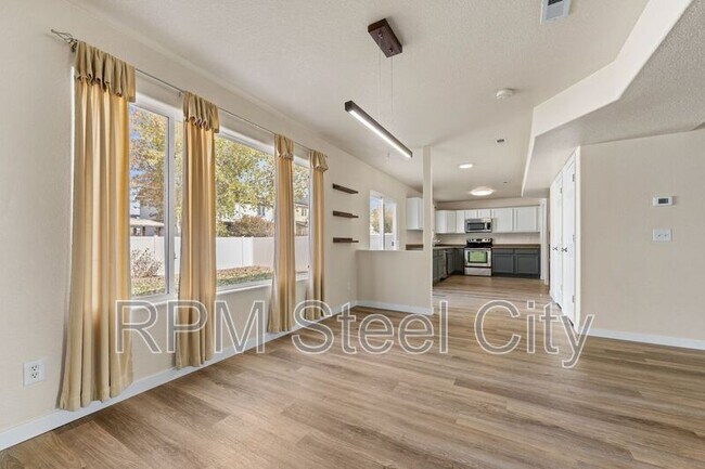 Building Photo - 2231 Meadowlark Ln