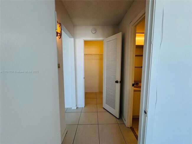 Building Photo - 18071 Biscayne Blvd