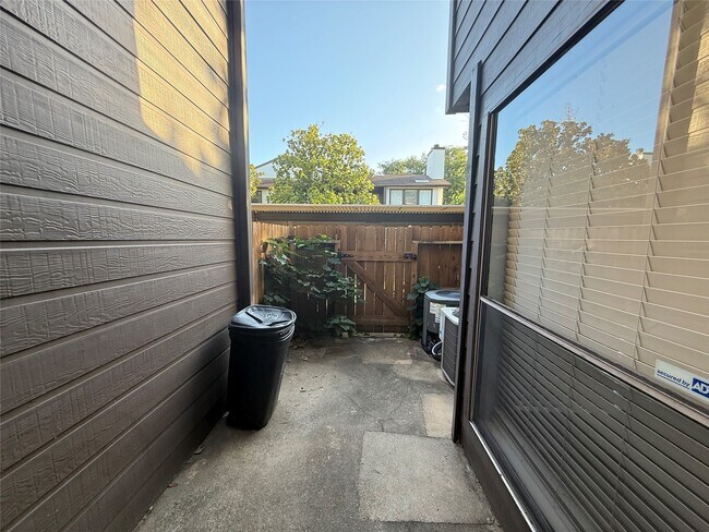 Building Photo - 2601 S Braeswood Blvd