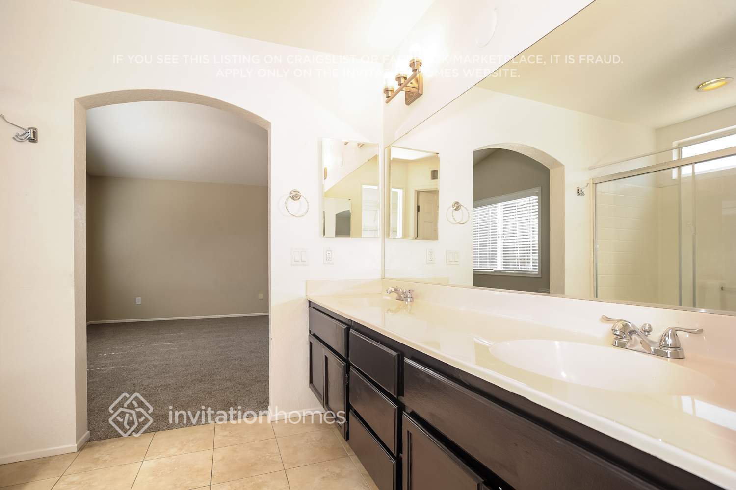 Building Photo - 3120 Crowne Dr