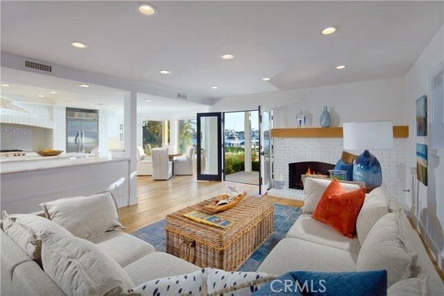 Building Photo - 2572 Bayshore Dr