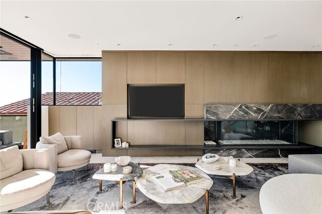 Building Photo - 121 25th St