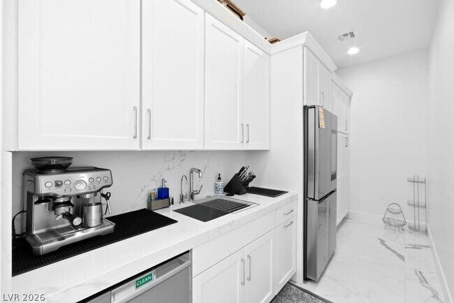 Building Photo - 4315 N Dapple Gray Rd