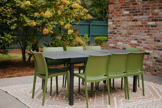 Building Photo - 946 Magnolia St SE