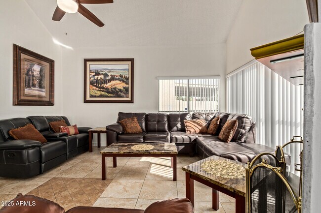 Building Photo - 501 E Topeka Dr