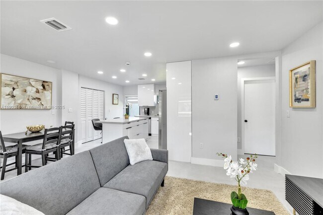 Building Photo - 6021 SW 19th St