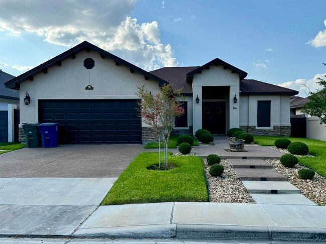 Primary Photo - 216 Canyon Oak Dr