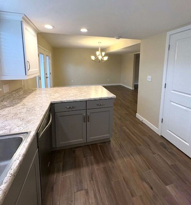 Building Photo - 4 Bedroom Townhome at Three Fountains in M...