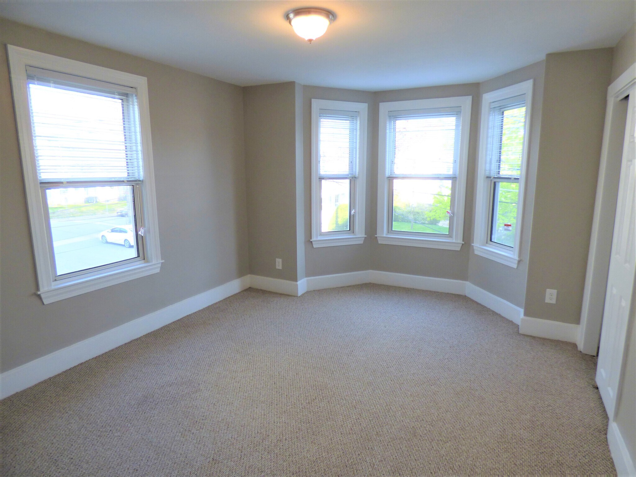 Building Photo - 10 Stearns St