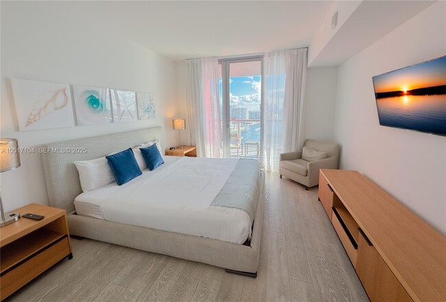 Building Photo - 2602 E Hallandale Beach Blvd