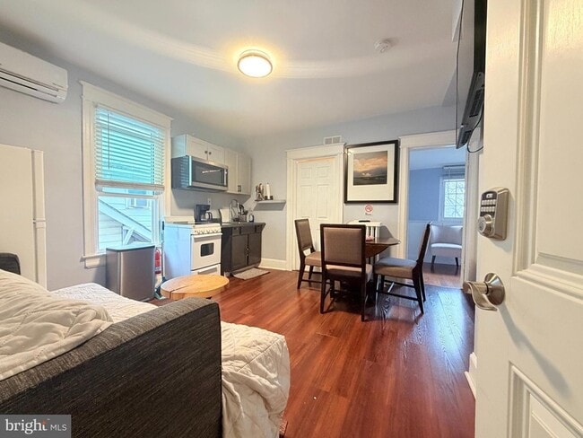 Building Photo - 3119 South Dakota Ave NE