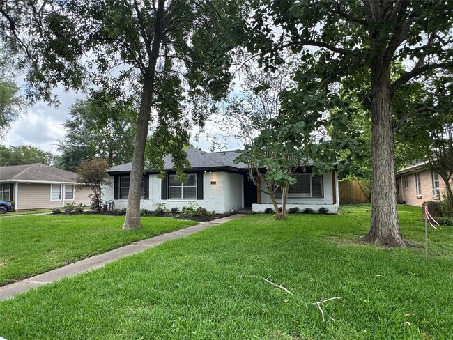 Building Photo - 4833 Hazelton St