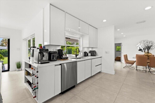 Building Photo - 1049 W Palmetto Park Rd