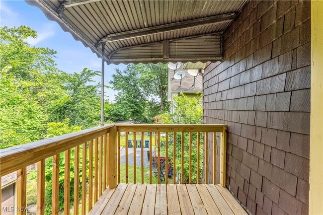 Building Photo - 862 Greyton Rd