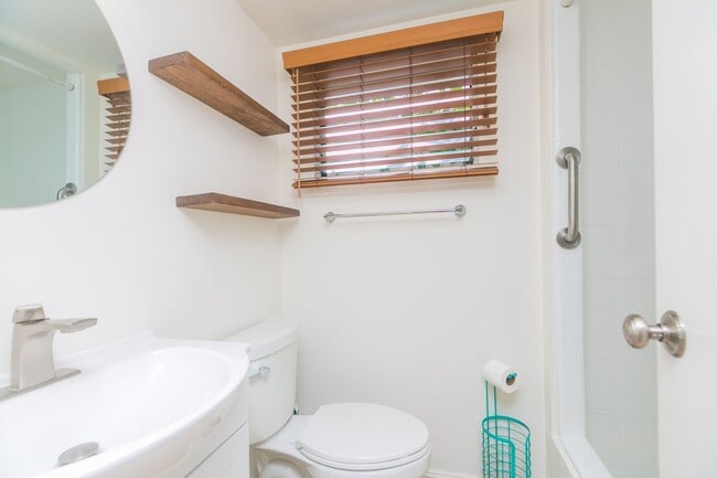 Building Photo - Lulani Ocean (Kaneohe) Single family home: 3-bed, 2 full bath now available for rent ! (Pet frien...