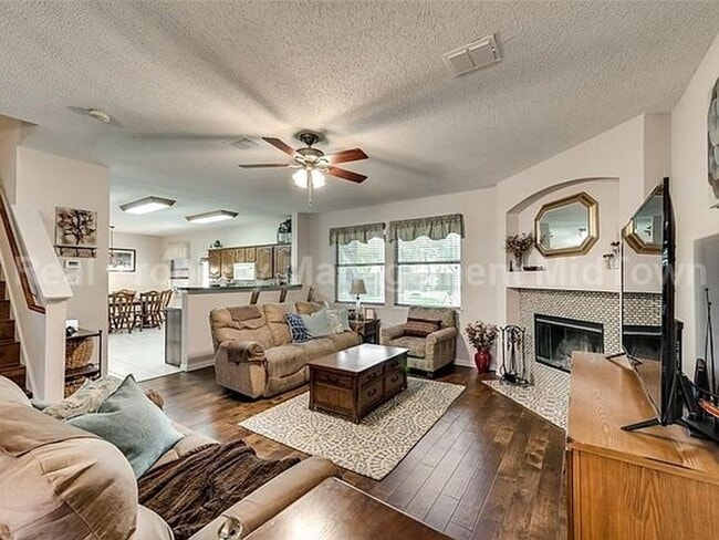 Building Photo - Spacious, Freshly Updated Family Home in P...