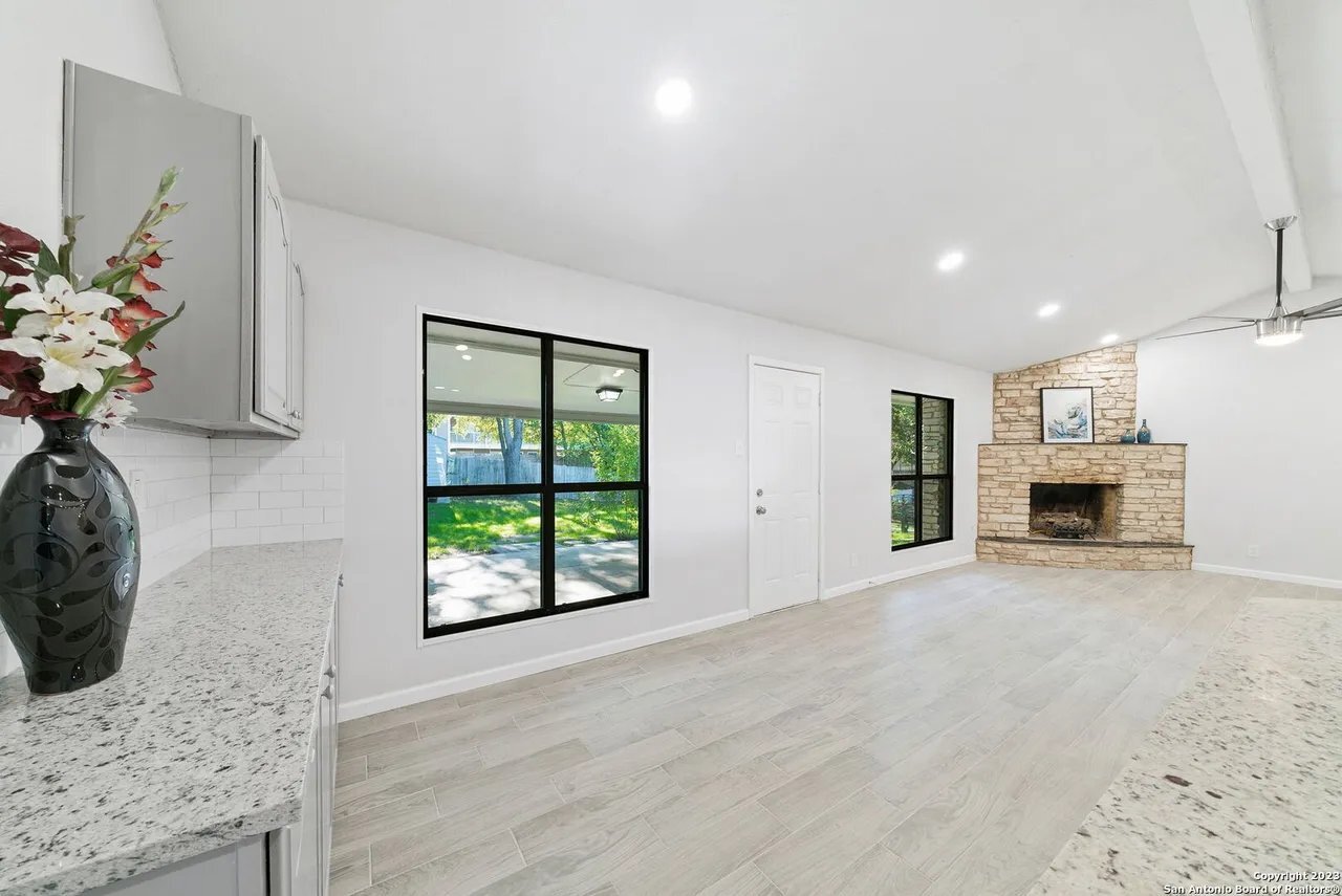 Building Photo - 6302 Handsome Lake Dr