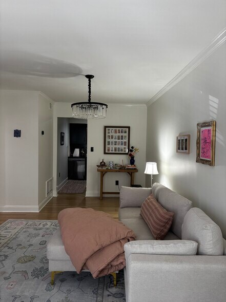 Building Photo - 57 Hanover Cir S