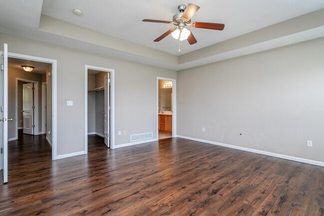 Building Photo - 4800 Burbank Loop