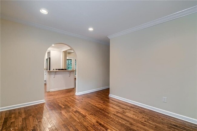 Building Photo - 664 Courtenay Dr NE