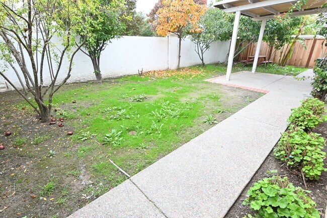 Building Photo - Stunning 5-Bedroom 3 bath 2 story Home in Prime North San Jose Location.