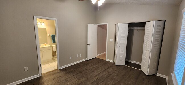 Building Photo - 3002 NW 76th Terrace