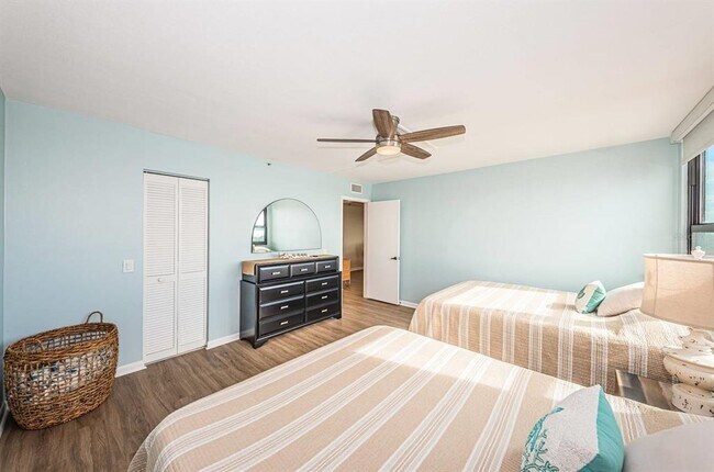 Building Photo - 6291 Bahia Del Mar Cir N