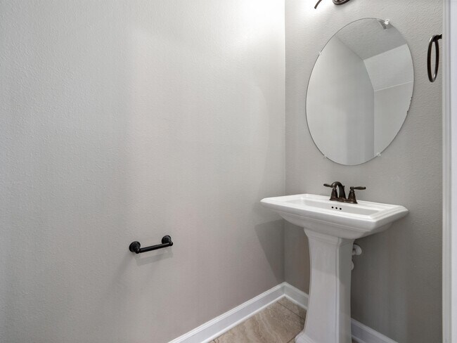 Building Photo - 1442 Resolute St