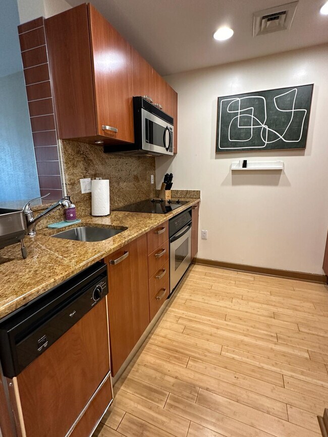 Building Photo - 1395 Brickell Ave