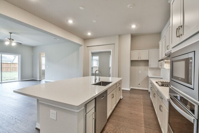 Building Photo - 27124 Regal Scott Dr