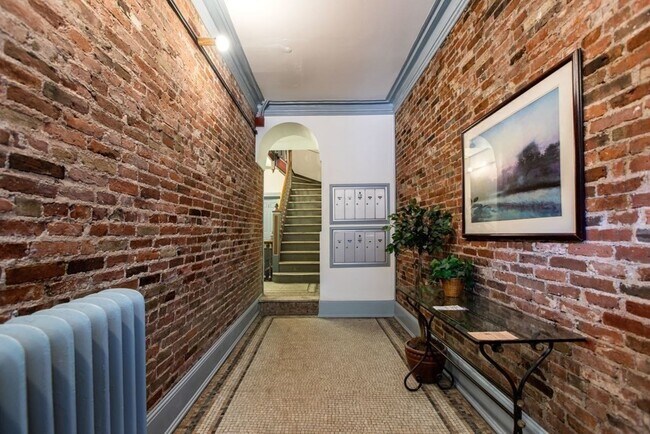 Building Photo - 37 Revere St
