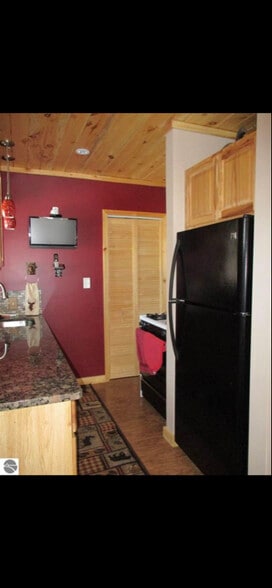 Building Photo - 1038 Wintergreen St