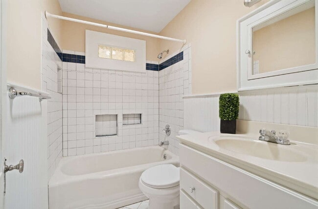 Building Photo - Charming 2-Bed/1 Bath Home Near NC State University