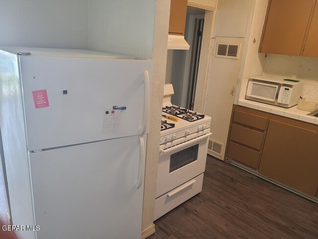 Building Photo - 701 W Yandell Dr