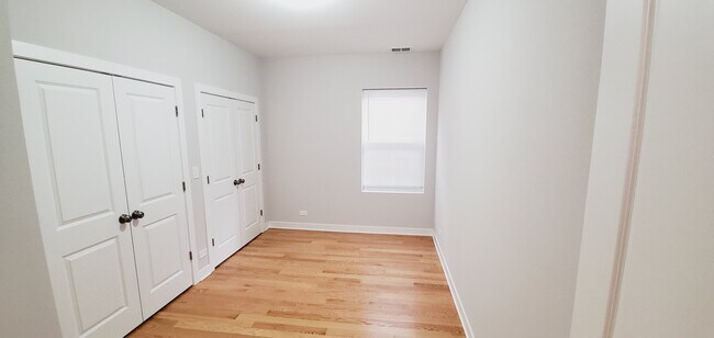 Building Photo - 2220 W 21st Pl