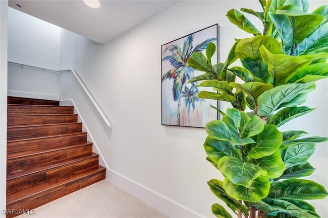 Building Photo - 2800 Lakeview Dr