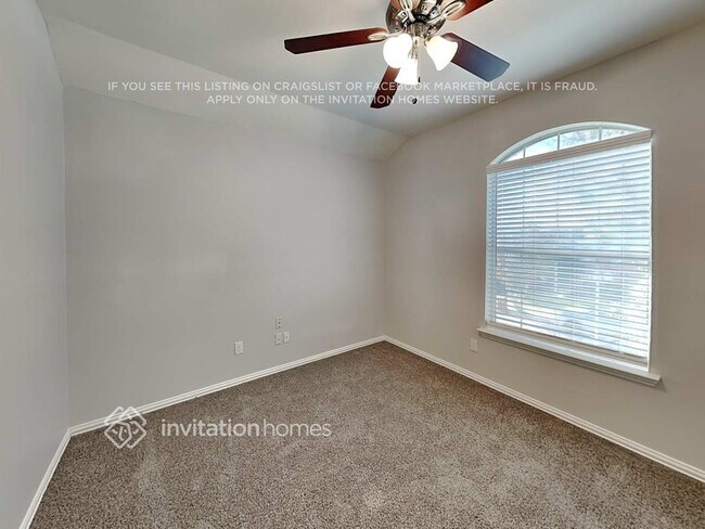 Building Photo - 1525 Swan Lake Dr