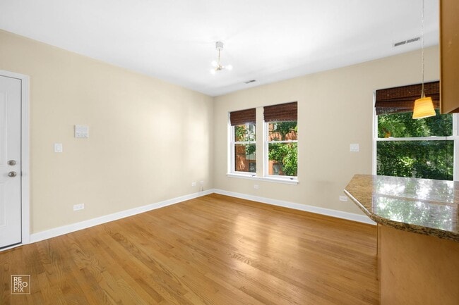 Building Photo - A Fantastic 2-bed in Fabulous Lakeview