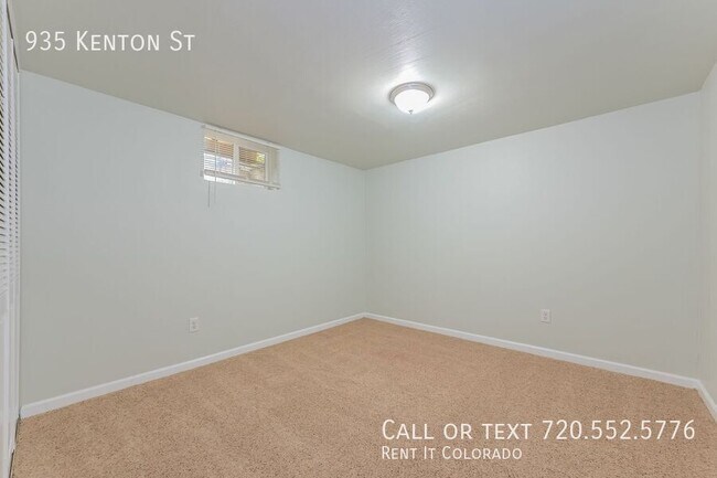 Building Photo - 935 Kenton St