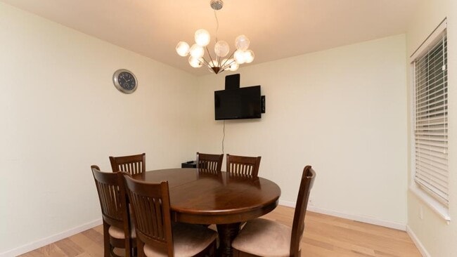 Building Photo - 2 bedroom in Kirkland WA 98034