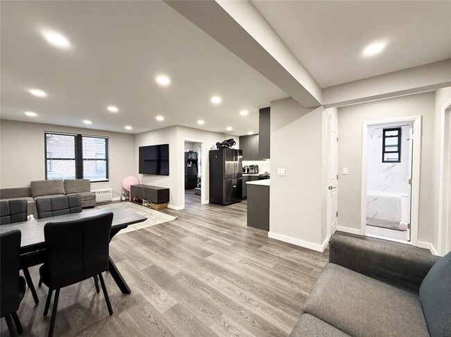 Building Photo - 1213 Avenue Z